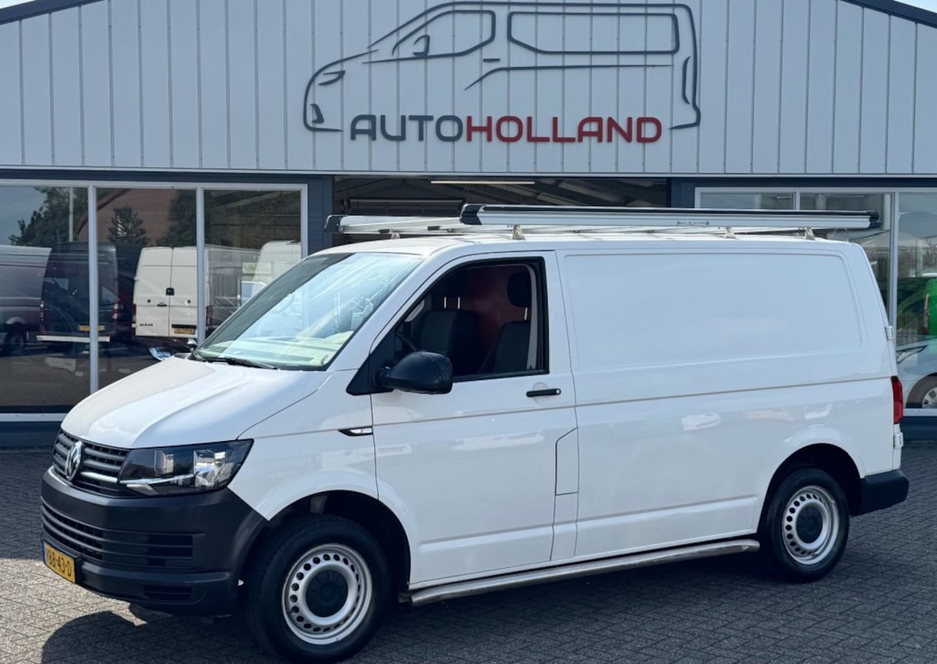 Volkswagen Transporter - 2.0 TDI 62KW 84PK EURO 6 AIRCO/ IMPERIAAL/ TREKHAAK/ 100% DEALERONDERHOUDEN - AutoWereld.nl