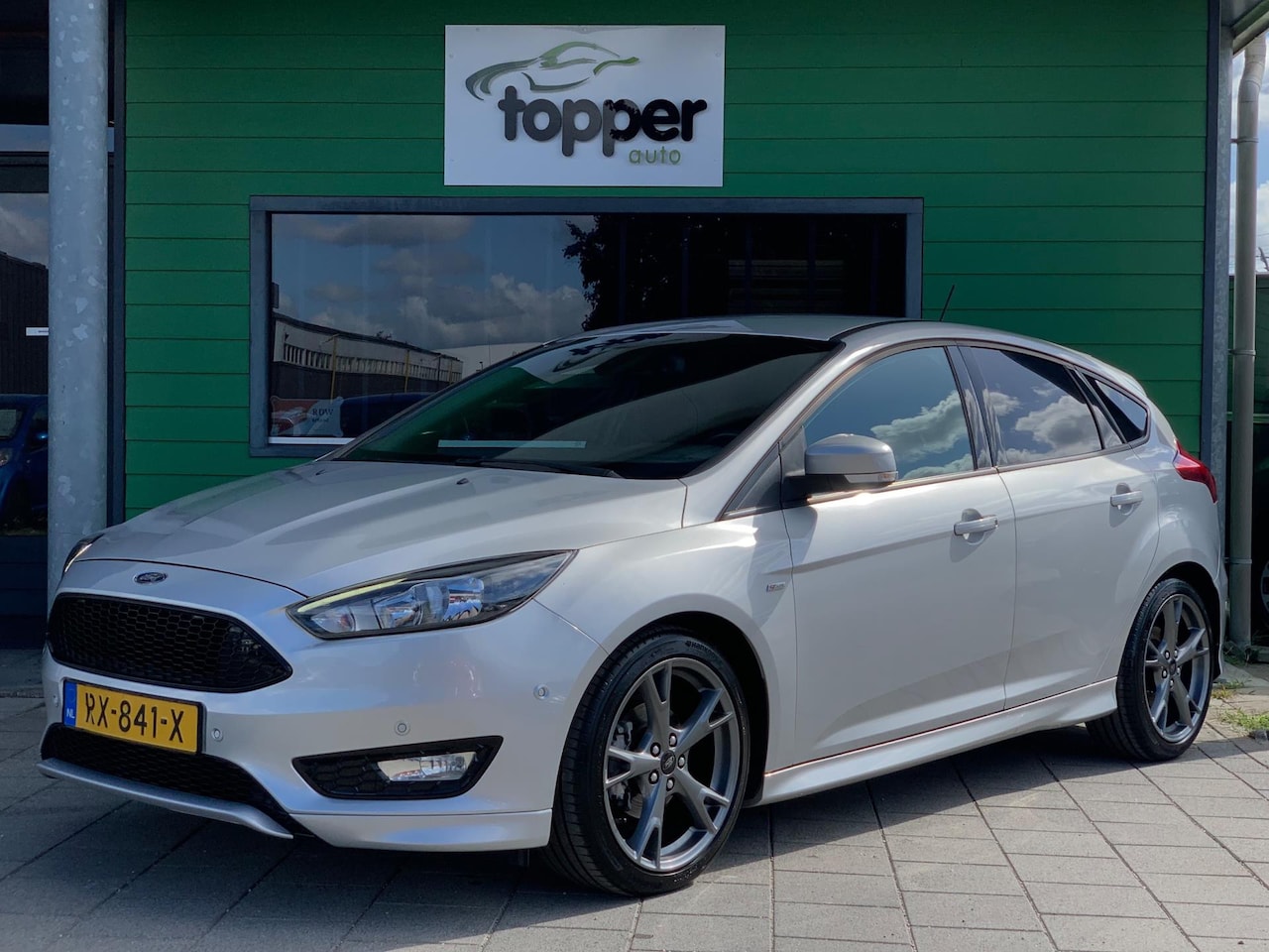 Ford Focus - 1.0 ST-Line | Navigatie | CruiseControl | Trekhaak | - AutoWereld.nl