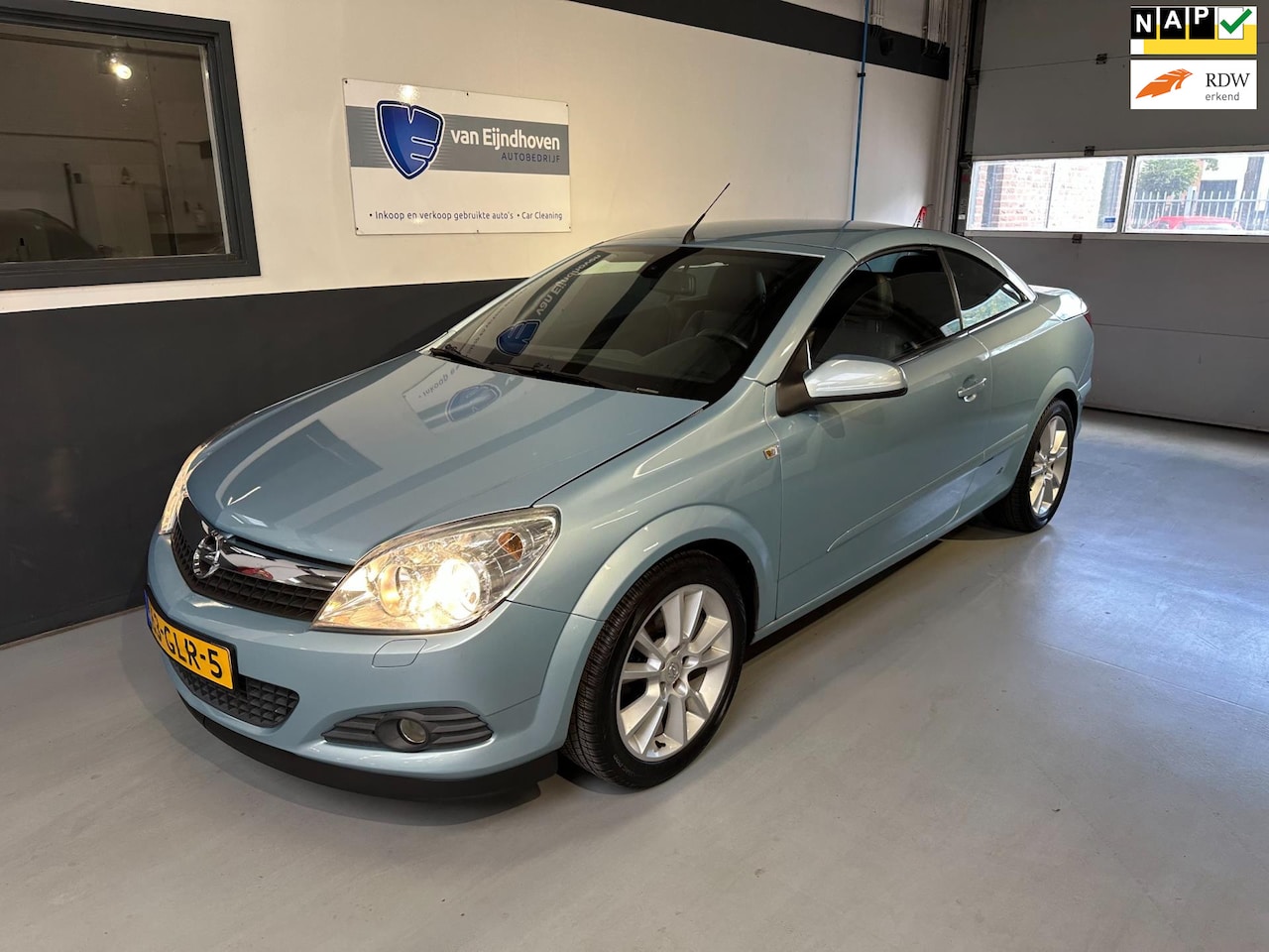 Opel Astra TwinTop - 1.8 Temptation Leer|Keyless|Airco - AutoWereld.nl