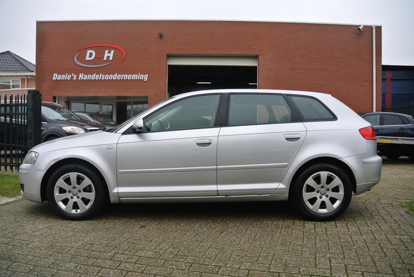 Audi A3 Sportback - 2.0 FSI Attraction kapotte motor inruil mogelijk - AutoWereld.nl