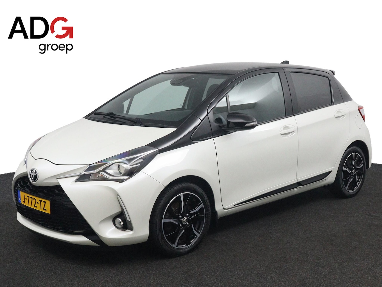 Toyota Yaris - 1.5 VVT-i Bi-Tone | Navigatie | Trekhaak - AutoWereld.nl