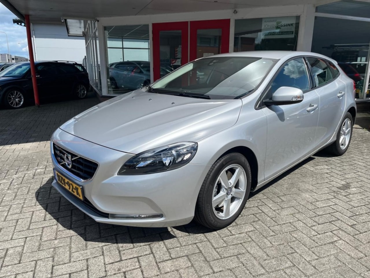 Volvo V40 - 2.0 T2 122PK Onderhoudshistorie/PDC/Bluethooth - AutoWereld.nl