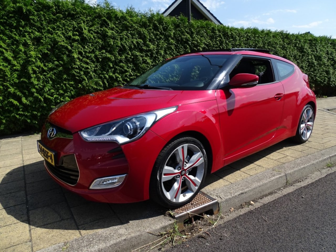 Hyundai Veloster - 1.6 GDI I-CATCHER 140Pk-Navi-Pano-Schuifdak-Cruise-Blth-Clima - AutoWereld.nl