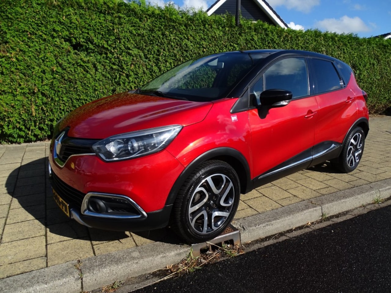 Renault Captur - 1.2 TCE HELLY HANSEN-Automaat-Clima-Pdc-Navi-Cruise - AutoWereld.nl