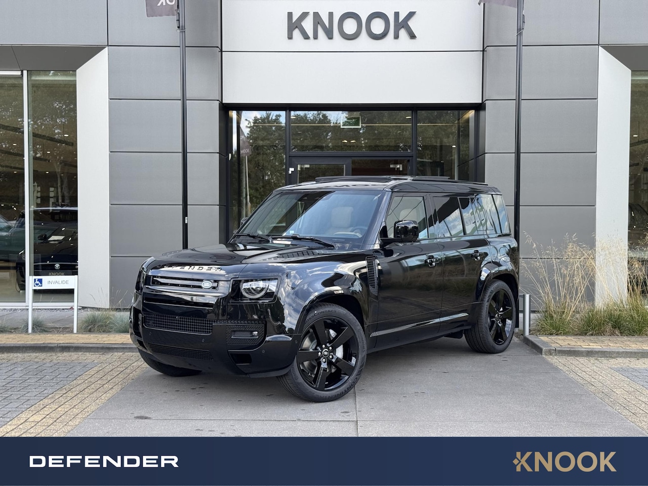 Land Rover Defender 110 - P300e X-Dynamic HSE - AutoWereld.nl