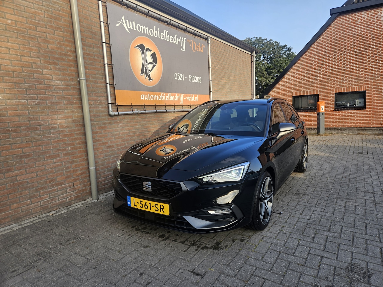 SEAT Leon Sportstourer - 1.5 eTSI FR 1.5 eTSI FR - AutoWereld.nl