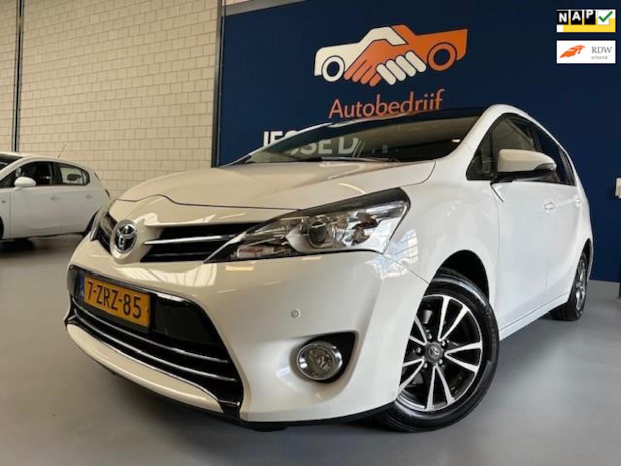 Toyota Verso - 1.8 VVT-i Aspiration 7persoons/panoramadak/climate/camera/nieuwe distributieketting/APK 03 - AutoWereld.nl