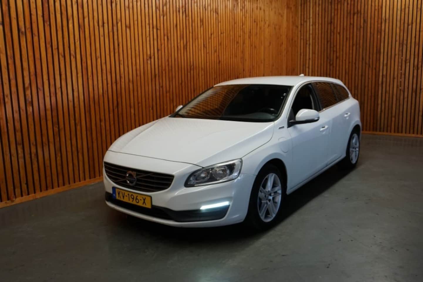 Volvo V60 - 2.4 D5 TWIN ENGINE LEASE EDITION AUTOMAAT - AutoWereld.nl