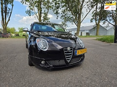 Alfa Romeo MiTo - 0.9 TwinAir Distinctive- GOED ONDERHOUDEN- PARKEER SENSOREN-AIRCO- ELEKTRISCHE RAMEN-NAVIG