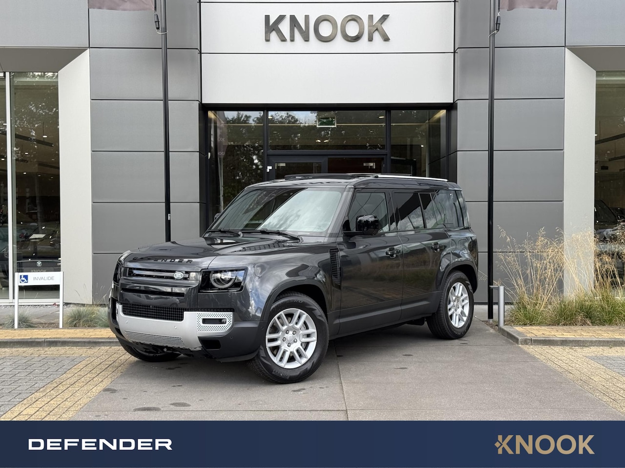 Land Rover Defender 110 - P300e 110 S | Meridian | Panoramadak | Black Pack - AutoWereld.nl