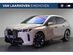 BMW iX - xDrive60 M Sport / Panoramadak Sky Lounge / M Multifunctionele Stoelen / Active Steering /