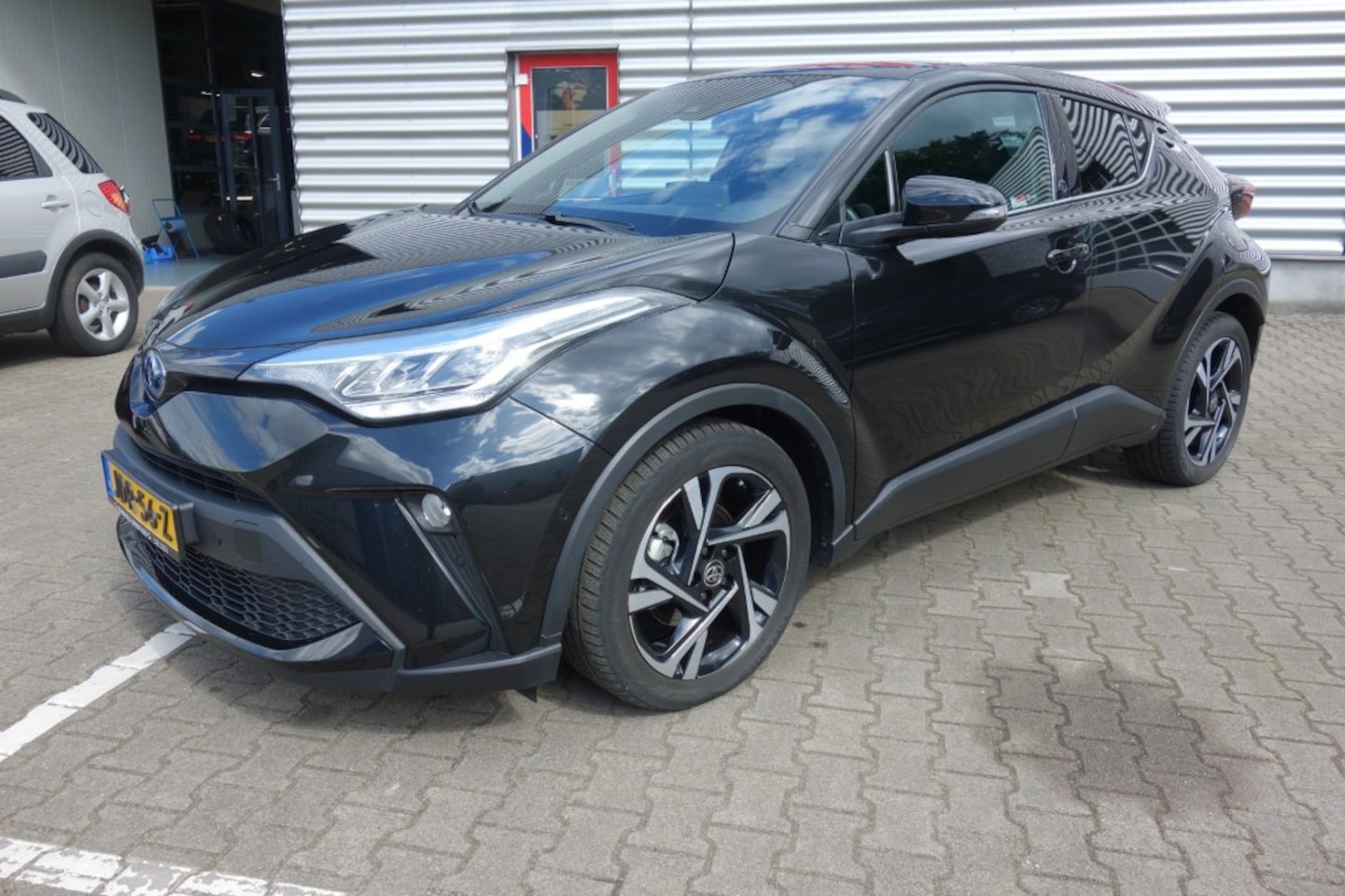 Toyota C-HR - 1.8 HYBRID TEAM D, Navi, Winterp, 18Inch, Camera - AutoWereld.nl