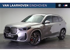 BMW iX1 - eDrive20 M Sport / Panoramadak / Trekhaak / M Sportstoelen / Adaptieve LED / M Adaptief on
