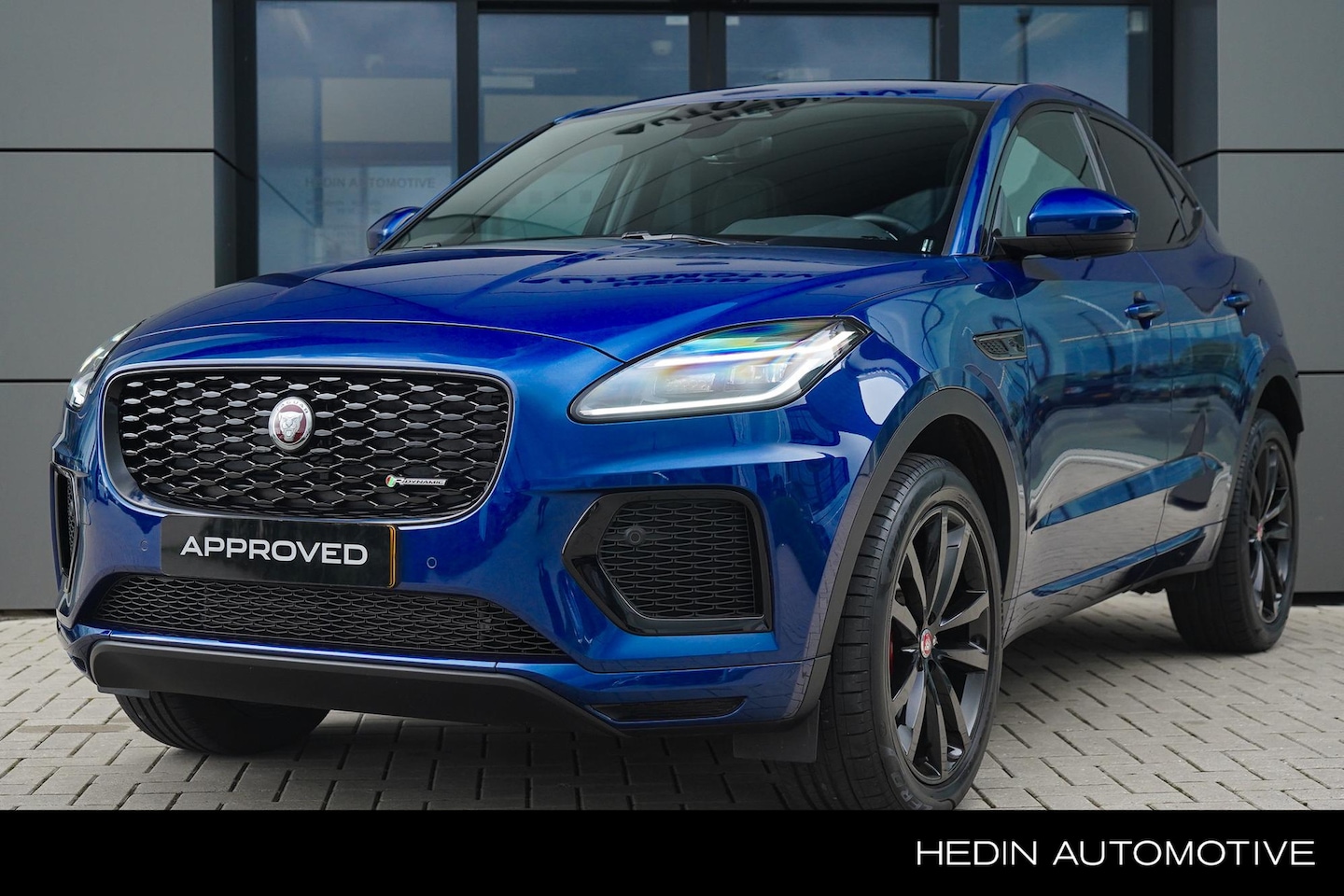 Jaguar E-Pace - 1.5 P300e AWD R-Dynamic SE | 20 inch Gloss Black | Panoramic Roof | Cold Climate Pack | - AutoWereld.nl