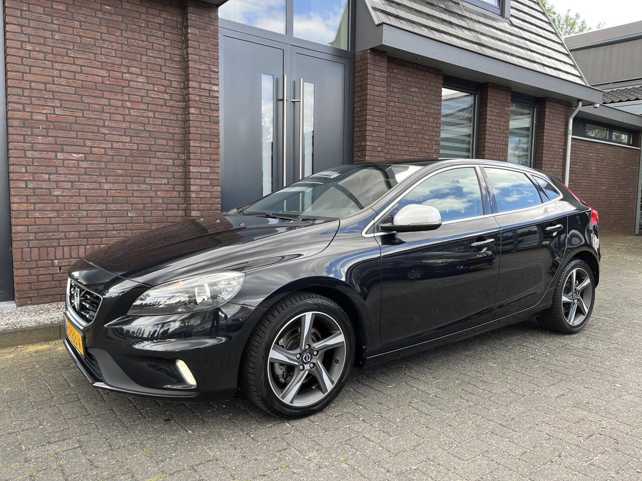 Volvo V40 - 1.6 T2 R-Design 1.6 T2 R-Design - AutoWereld.nl