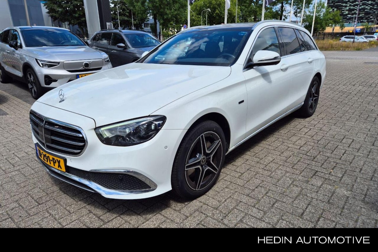 Mercedes-Benz E-klasse Estate - E 300e Automaat Exclusive Line | Panoramadak | Distronic+ | Burmester Audio | Sfeerverlich - AutoWereld.nl