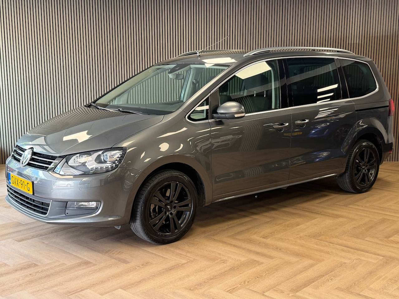 Volkswagen Sharan - 2.0 TDI 4MOTION Exclusive Series 7P 7Persoons TREKHAAK AUT. AUT SCHUIFDEUREN ADAPTIEVE CRU - AutoWereld.nl