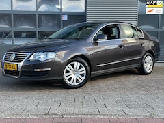 Volkswagen Passat - 2.0 FSI Highline | CRUISECR | Airco | PDC | APK