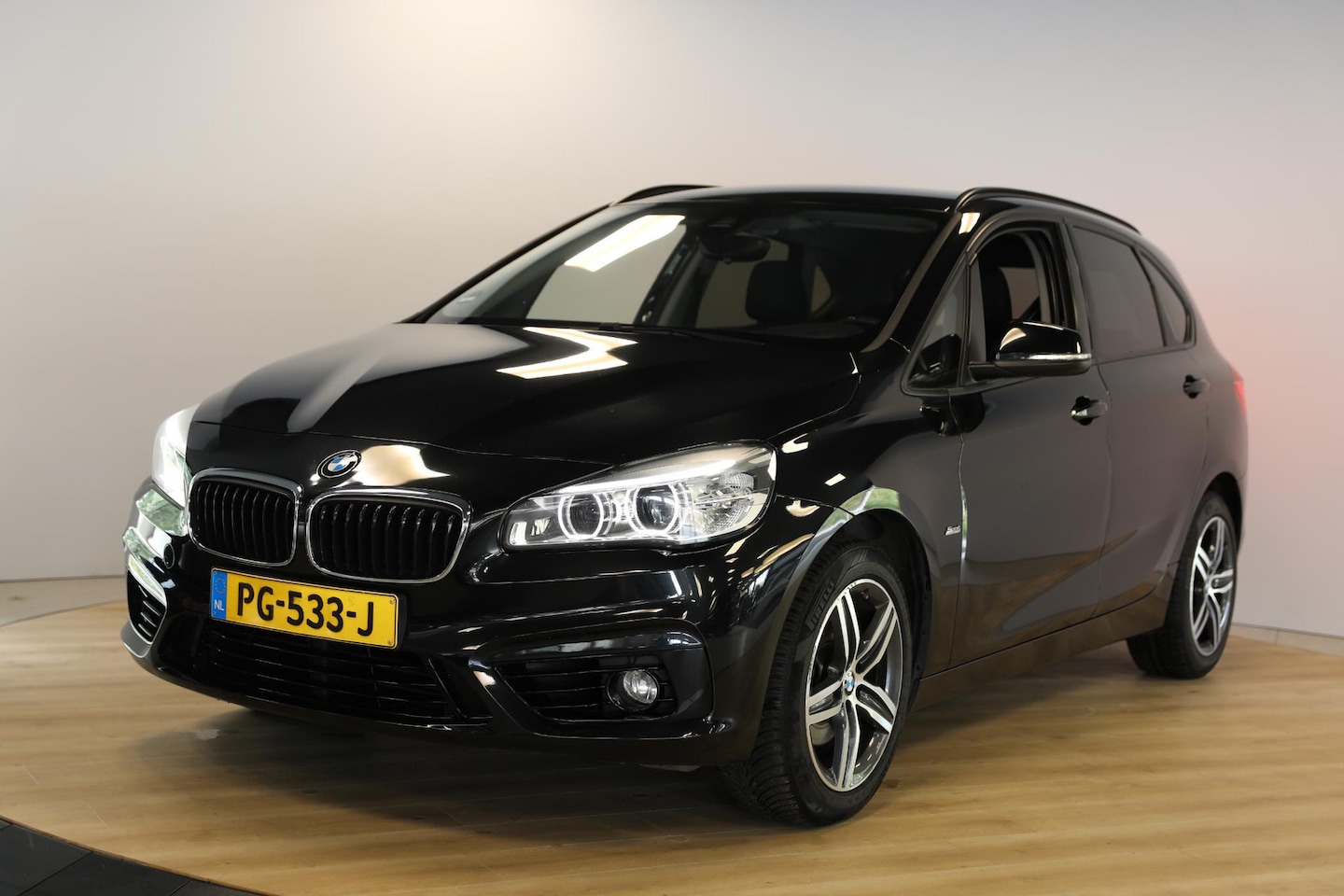 BMW 2-serie Active Tourer - 218i Executive | Sportline | Trekhaak - AutoWereld.nl
