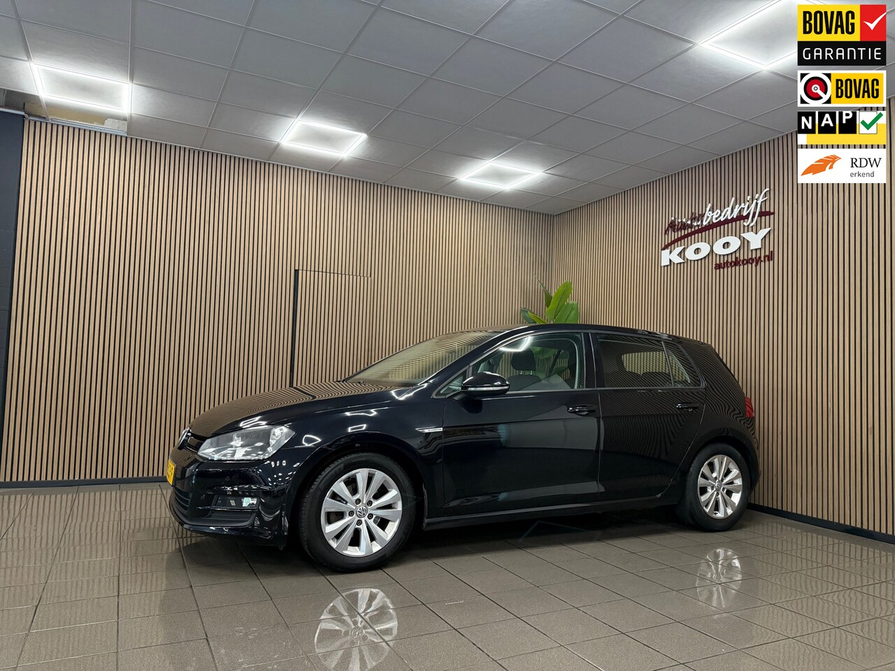 Volkswagen Golf - 1.0 TSI Comfortline * Trekhaak / Parkeersensoren / Navigatie / NL Auto * - AutoWereld.nl