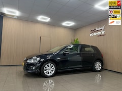 Volkswagen Golf - 1.0 TSI Comfortline * Trekhaak / Parkeersensoren / Navigatie / NL Auto