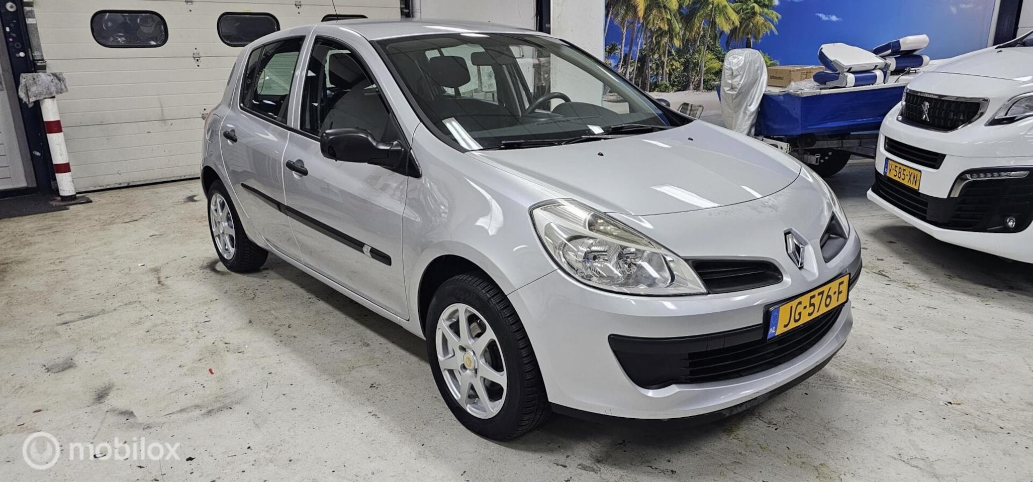 Renault Clio - 1.2-16V Authentique Airco 2006-5drs L.M. Velgen - AutoWereld.nl