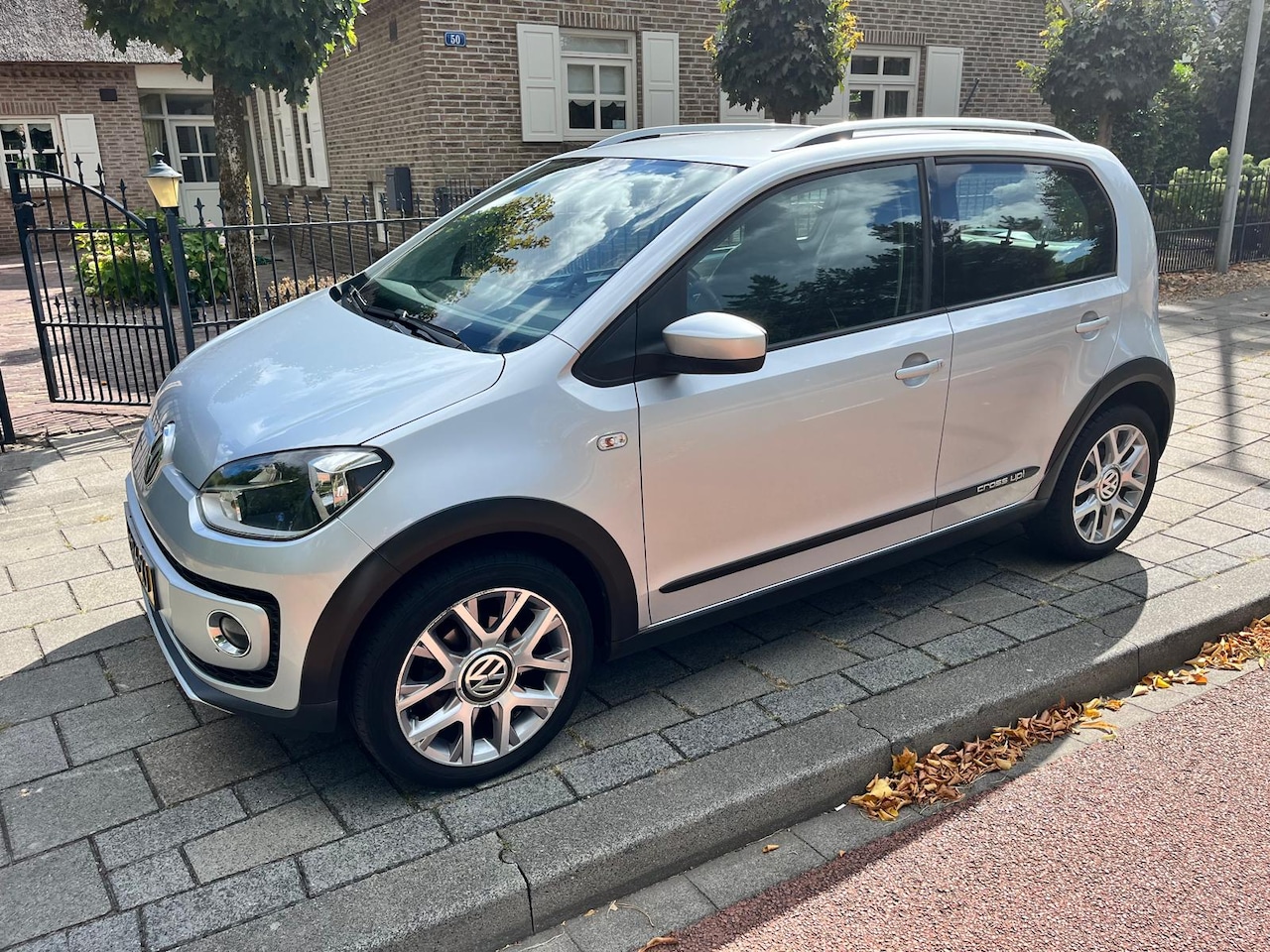 Volkswagen Up! - 1.0 cross up! BlueMotion - AutoWereld.nl