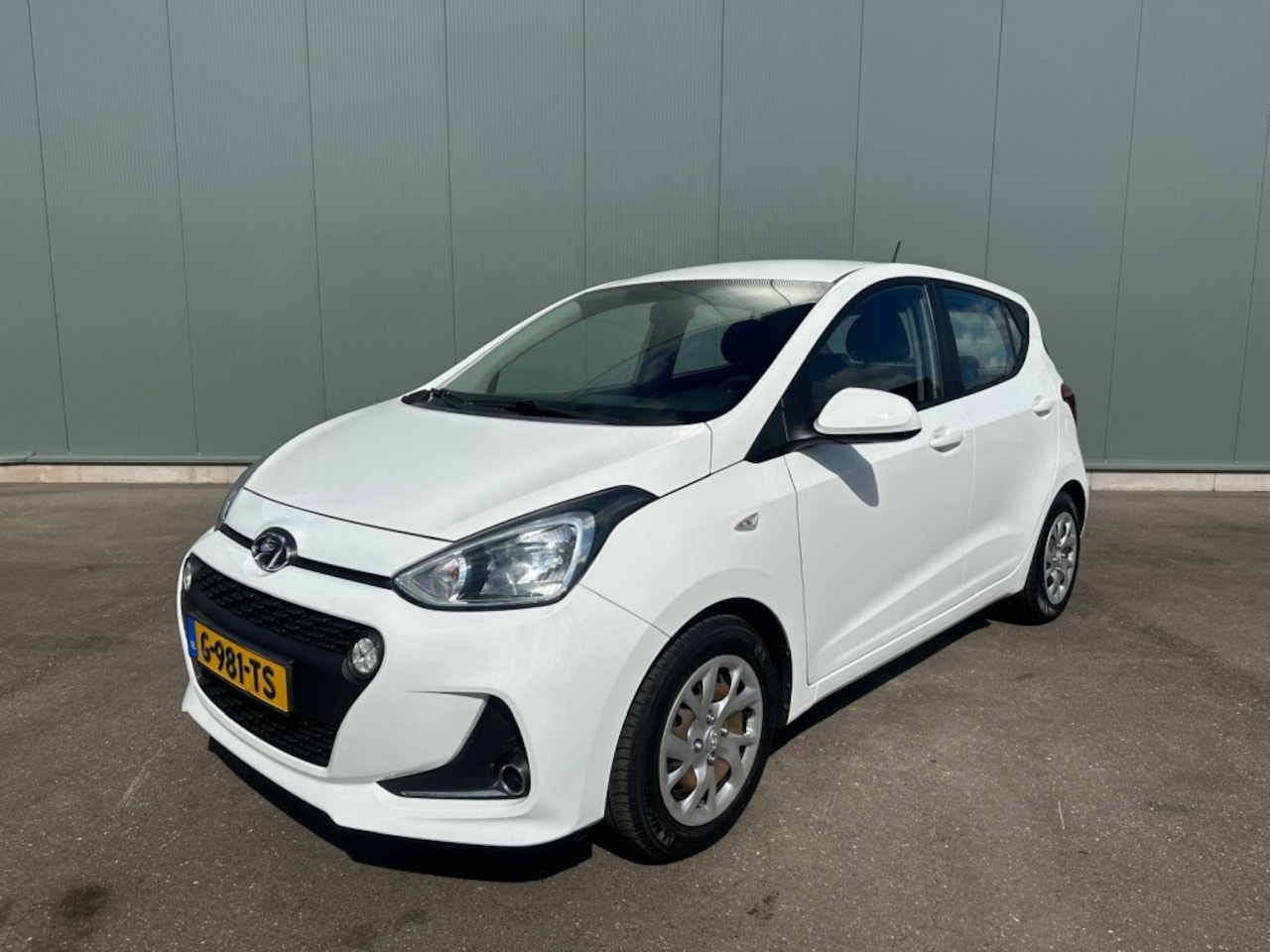 Hyundai i10 - 1.0i Comfort NAVI | AIRCO | NAP ! - AutoWereld.nl