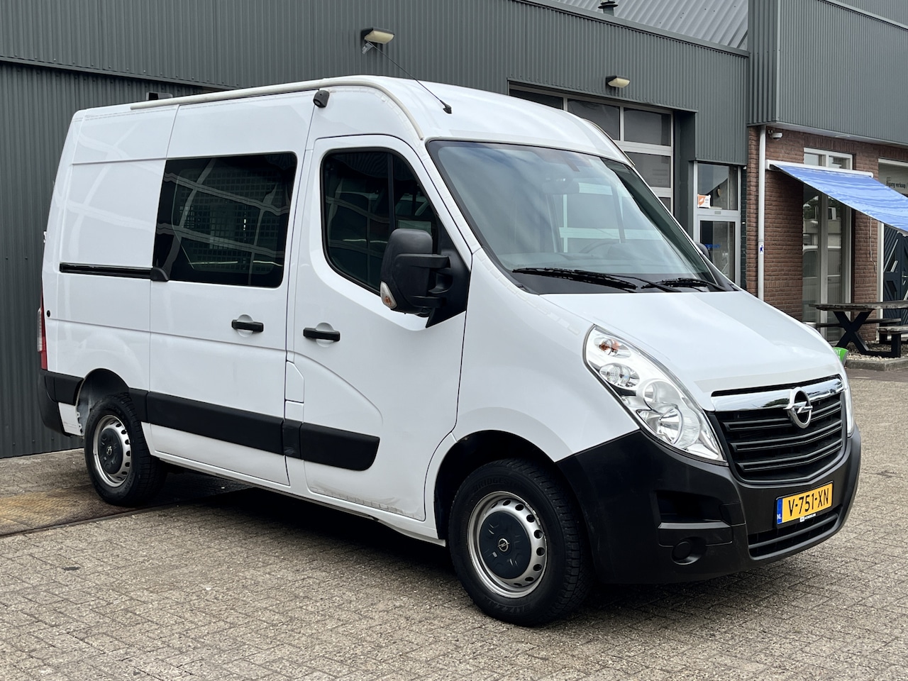 Opel Movano - 2.3 CDTI BiTurbo L1H2 Airco Cruise controle Kastinrichting Achteruitrijcamera 2-Persoons S - AutoWereld.nl