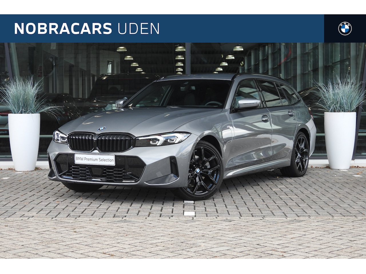 BMW 3-serie Touring - 330e High Executive M Sport Automaat / Trekhaak / Sportstoelen / Stoelverwarming / BMW Liv - AutoWereld.nl