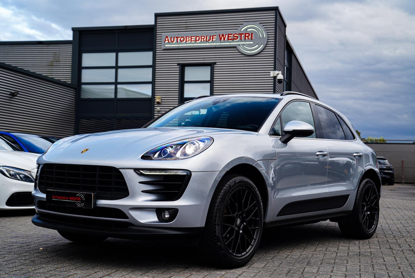 Porsche Macan - 2.0 | Panorama | Facelift | LED | 21 inch | 100% Onderhouden | Luxe Leder | Bluetooth Audi - AutoWereld.nl