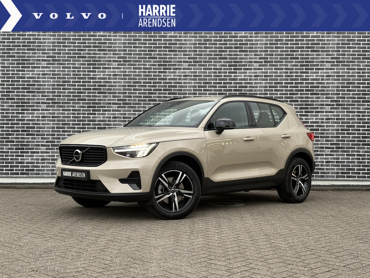 Volvo XC40 - 2.0 B4 Plus Dark | Trekhaak | Adaptive cruise control | Verwarmbare voorruit | Dode hoek d - AutoWereld.nl