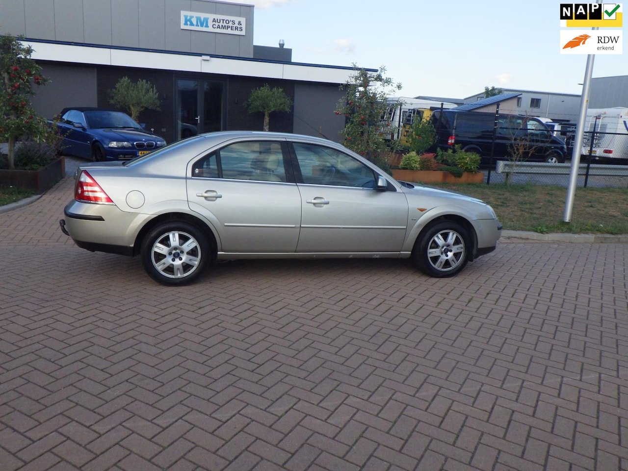 Ford Mondeo - 2.5 V6 Ghia youngtimer automaat inr mog - AutoWereld.nl