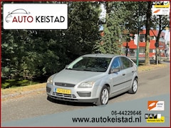 Ford Focus - 1.6-16V 5-DEURS AIRCO/ 1 JAAR APK ORIGINELE KILOMETERS