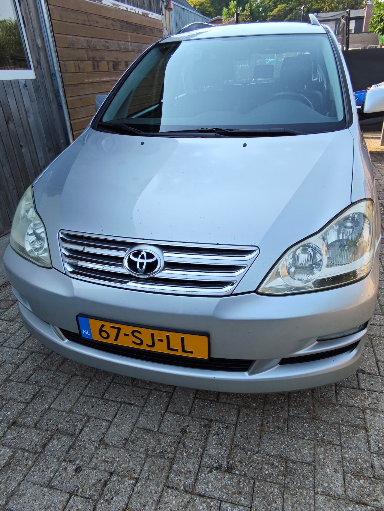 Toyota Avensis Verso - 2.0i Linea Sol 7p. - AutoWereld.nl