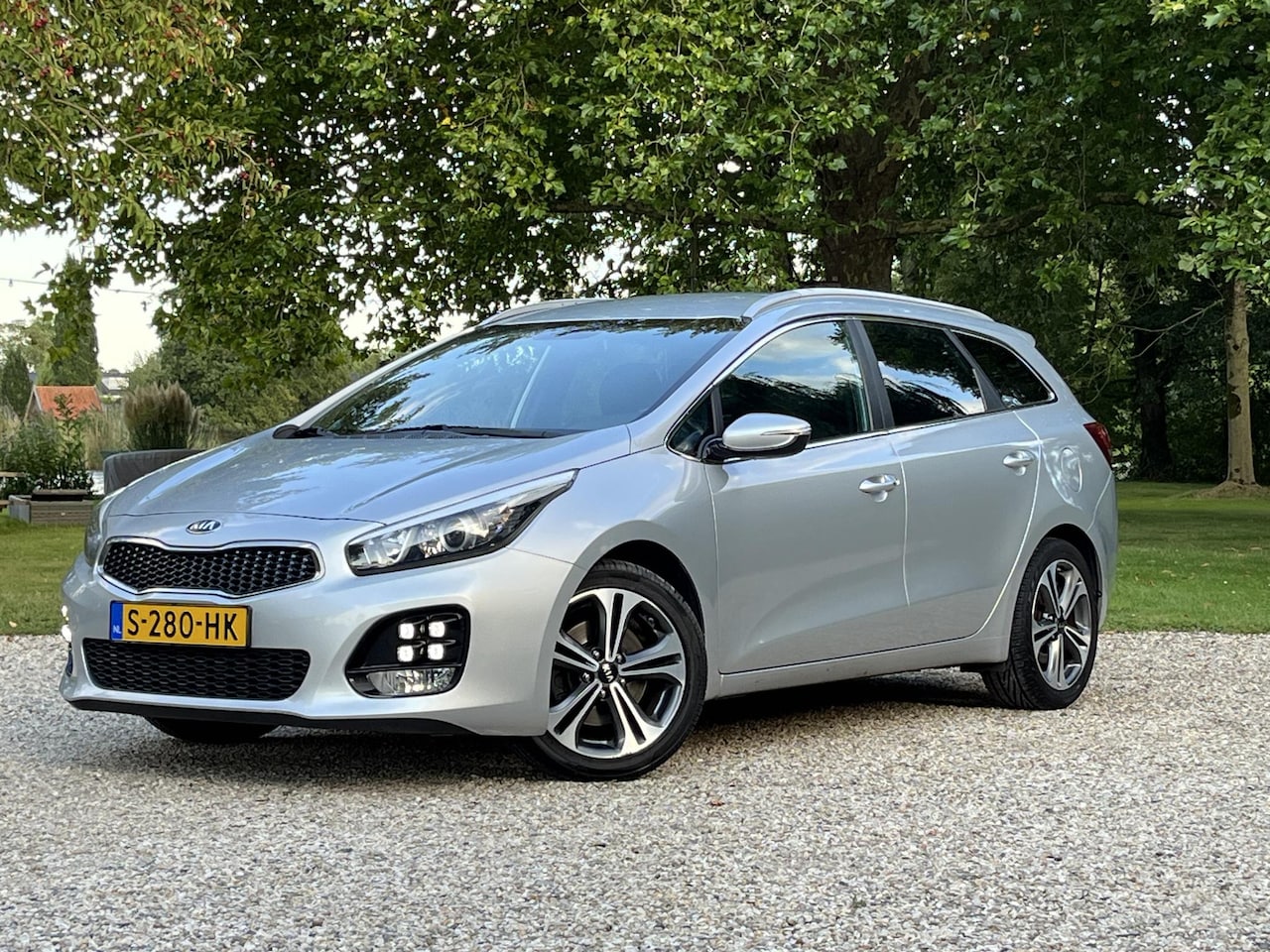Kia Cee'd Sportswagon - 120 PK GT-Line, Carplay, Camera, Navi, PDC - AutoWereld.nl