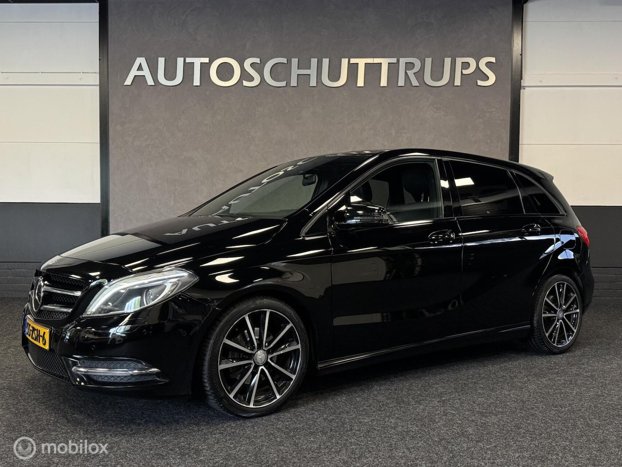 Mercedes-Benz B-klasse - 180 Ambition AUTOMAAT / NAVI / PRIVACY GLASS - AutoWereld.nl
