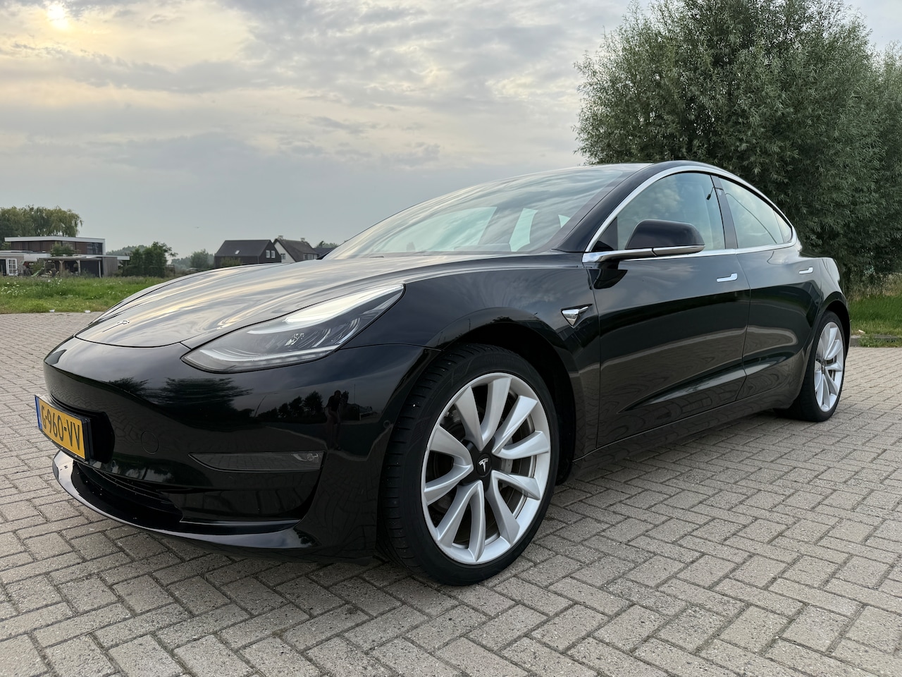 TESLA MODEL 3