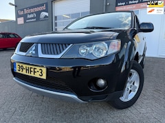 Mitsubishi Outlander - 2.4 Inspire 2WD van 1ste Eigenaar met trekhaak en parkeersensoren en airco