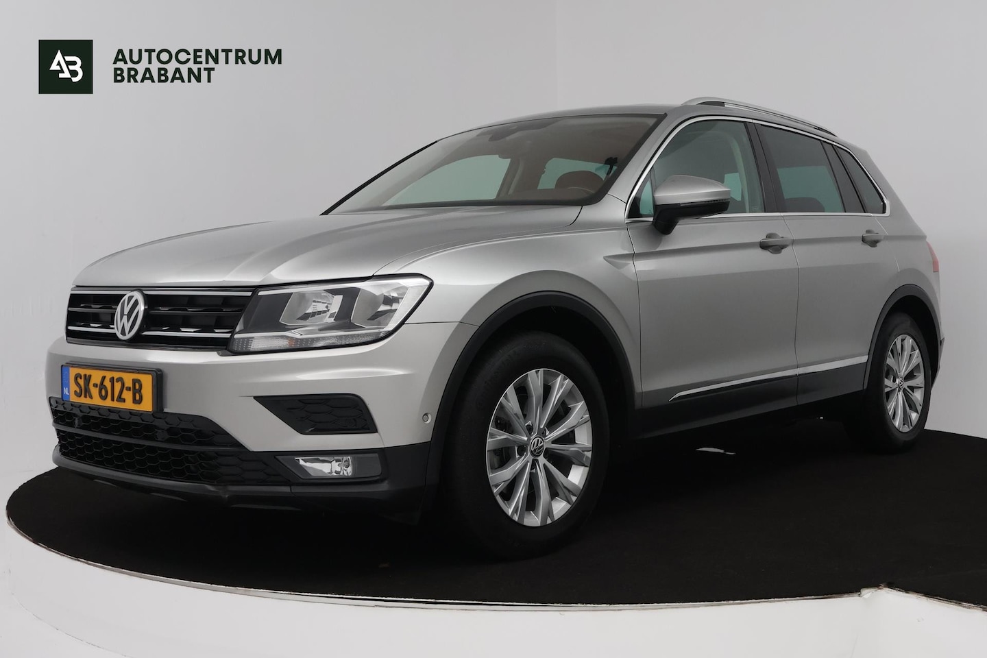 Volkswagen Tiguan - 1.4 TSI ACT Comfortline Business (PANORAMADAK, ACHTERUITRIJCAMERA, NAVIGATIE, STOELVERWARM - AutoWereld.nl