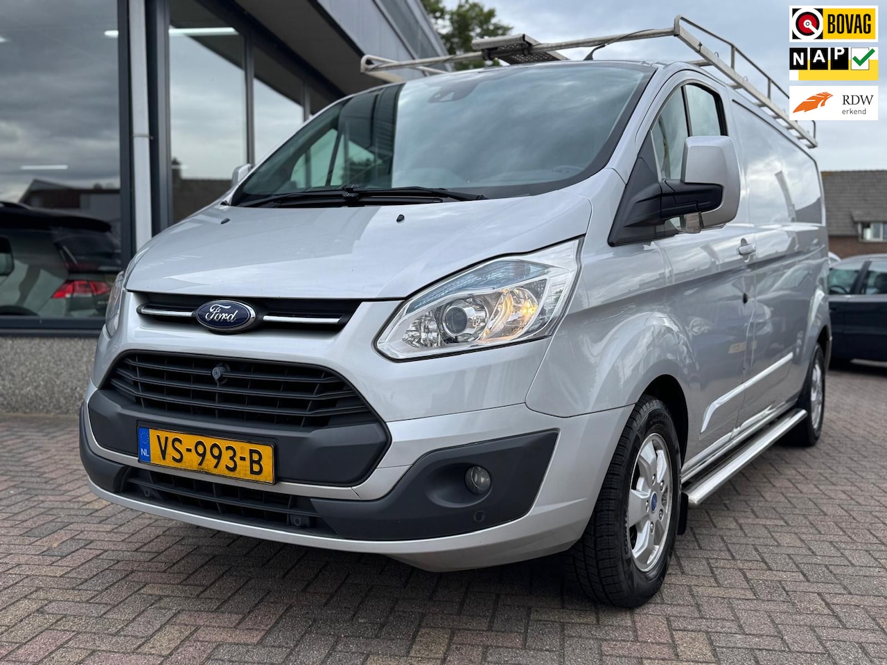 Ford Transit Custom - 290 2.2 TDCI L2H1 Limited champions Edition half leer camera navi airco stoelverwarming pa - AutoWereld.nl