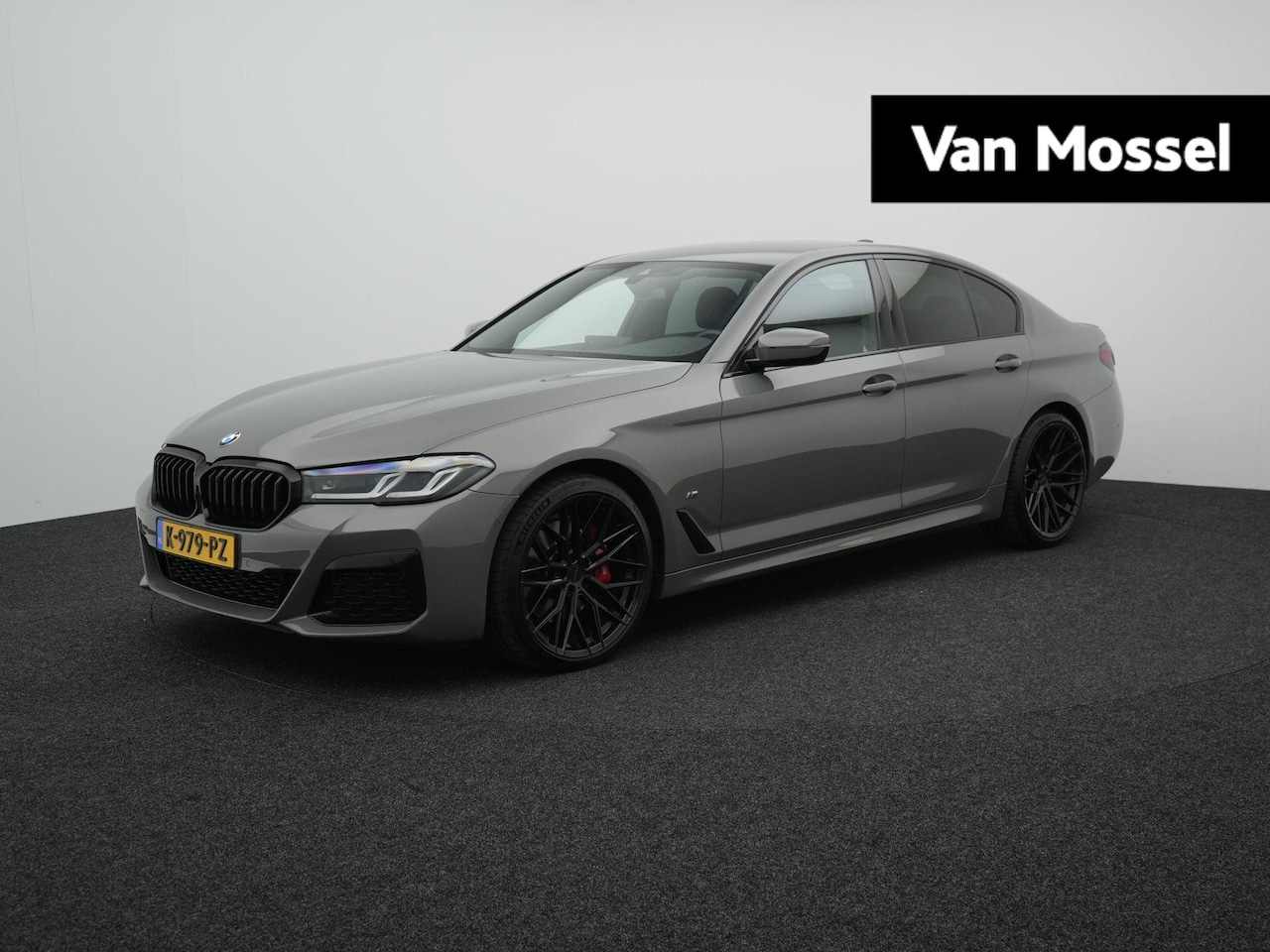 BMW 5-serie - 530i xDrive High Executive | M Sportpakket | Adaptief onderstel | Apple Carplay/Android Au - AutoWereld.nl