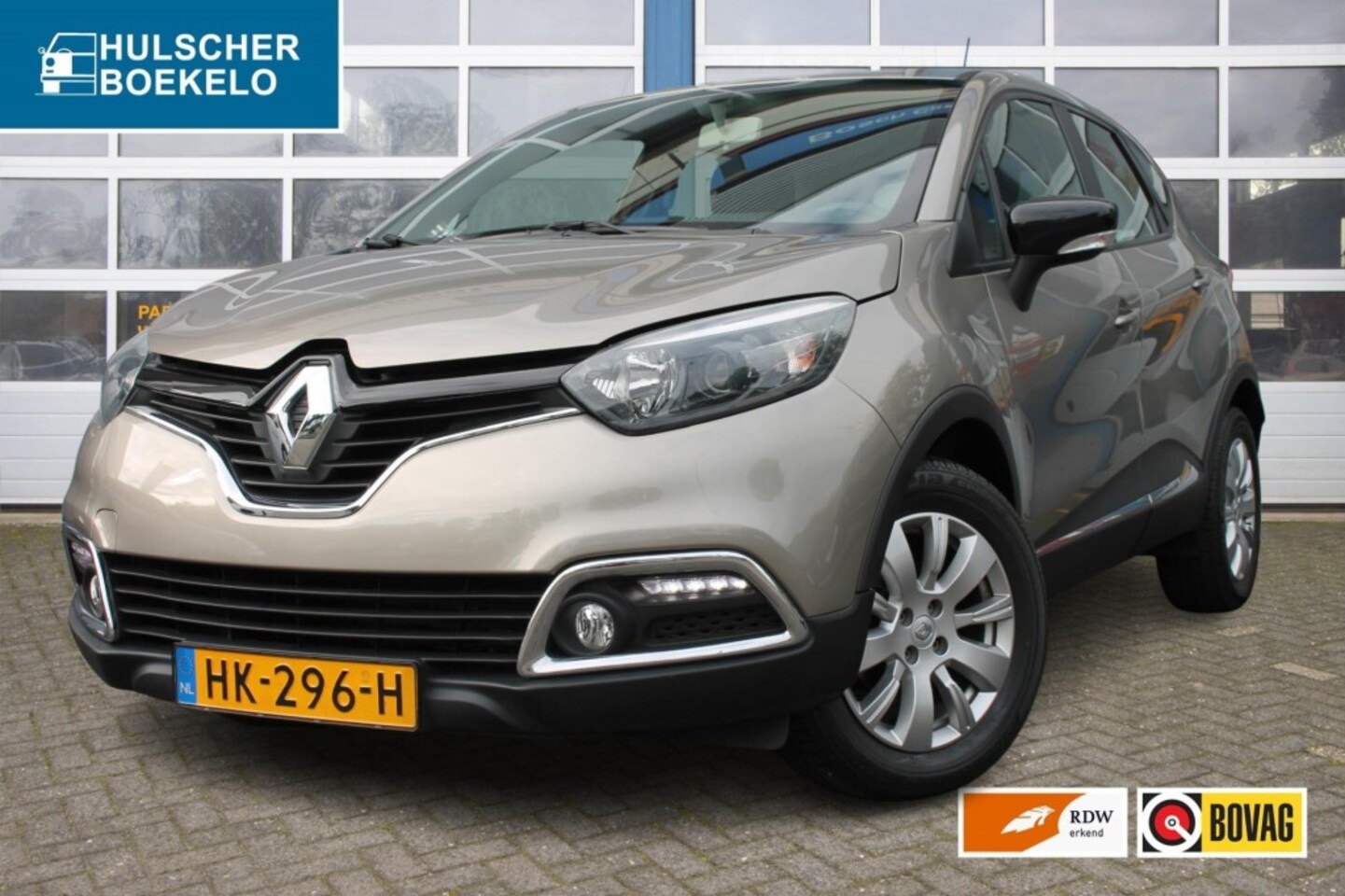 Renault Captur - 0.9 TCE LIMITED  Parkeer sensoren / Cruise control / Trekhaak - AutoWereld.nl