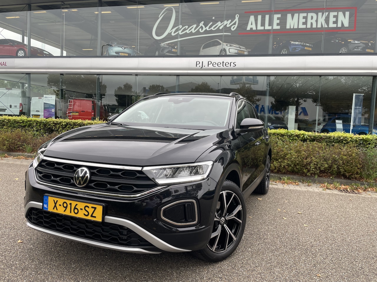 Volkswagen T-Roc - 1.0 TSI Life Business Airco - cruise control -  parkeersensoren voor en achter - Navigatie - AutoWereld.nl