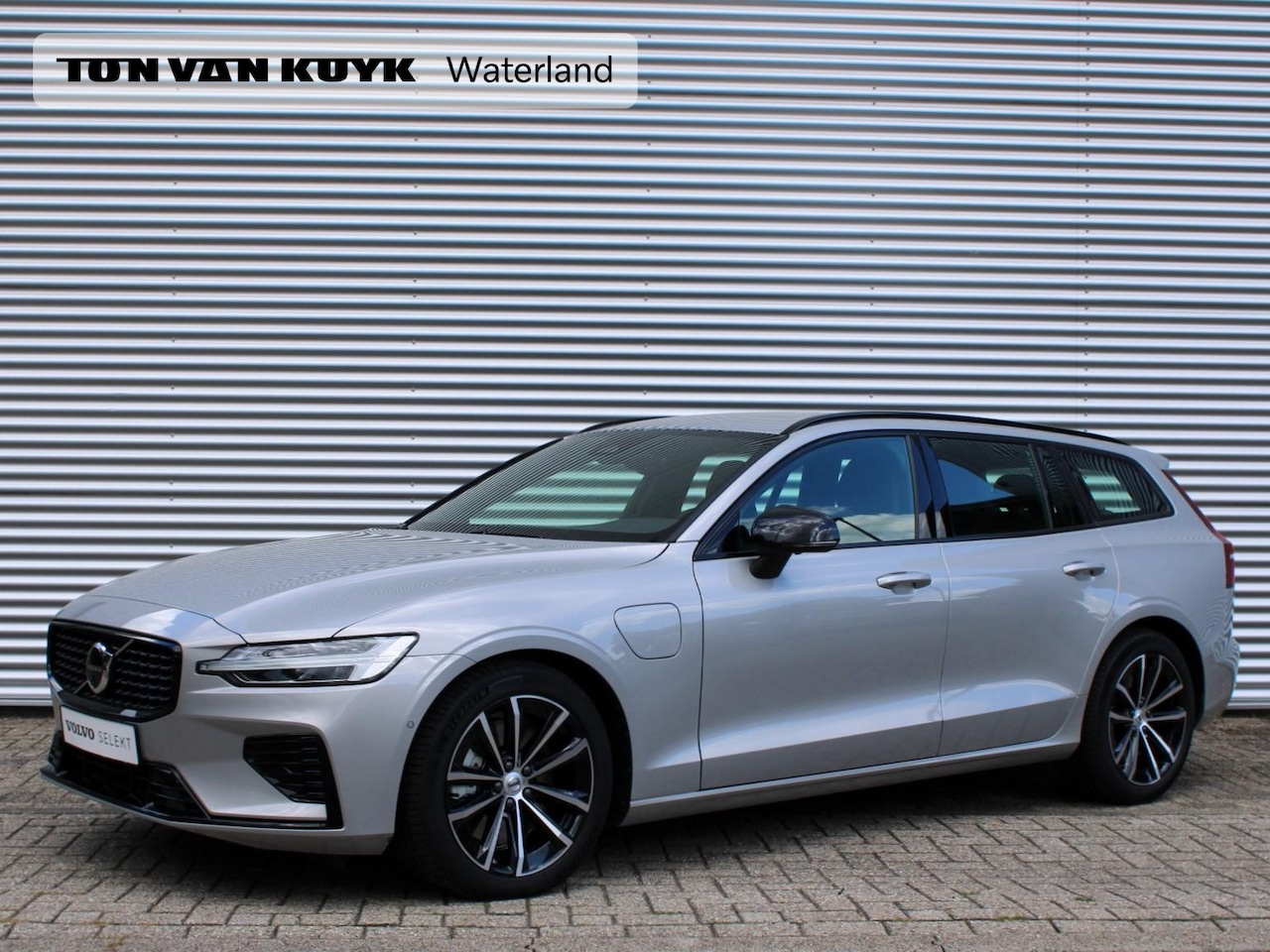 Volvo V60 - 2.0 T6 Plug-in hybrid AWD Plus Dark Automaat / Trekhaak / Sportstoelen / 360* camera / Ver - AutoWereld.nl