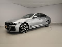 BMW 5-serie - Sedan 530e | M-Sportpakket | LED | Leder | HUD | Schuifdak | Trekhaak | Active cruise | DA