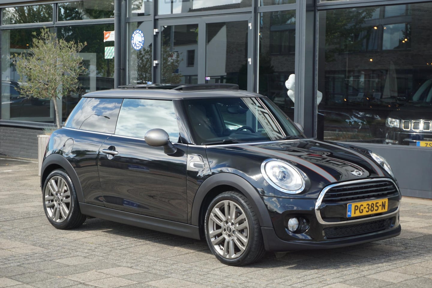 MINI Cooper - Mini 1.5 Chili Business Seven | Pano | - AutoWereld.nl