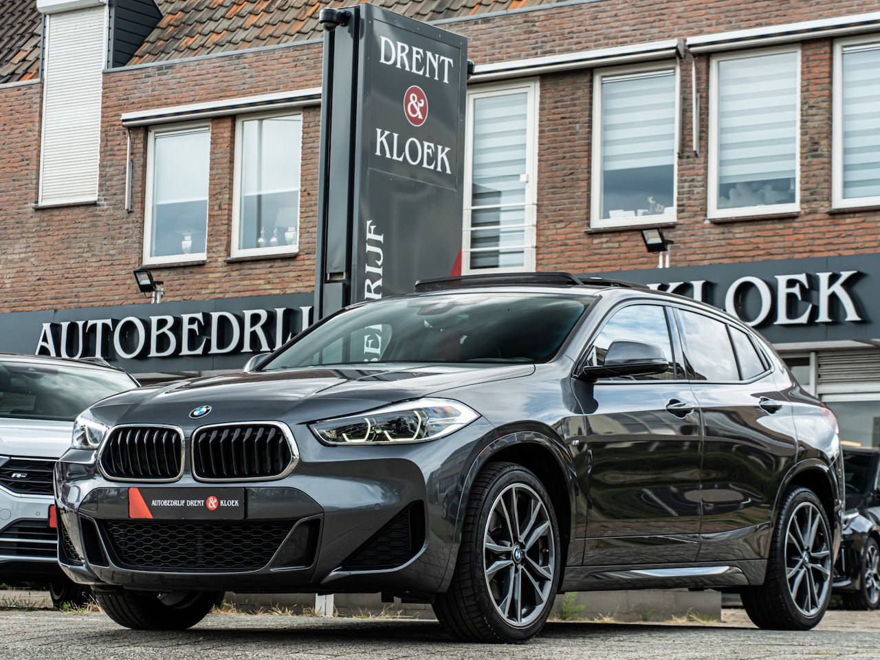 BMW X2 - sDrive20i High Exe M-Sport ORG NL PANO HUD ELEK SCHAALSTOEL CAMERA 19 INCH BOMVOL!! - AutoWereld.nl