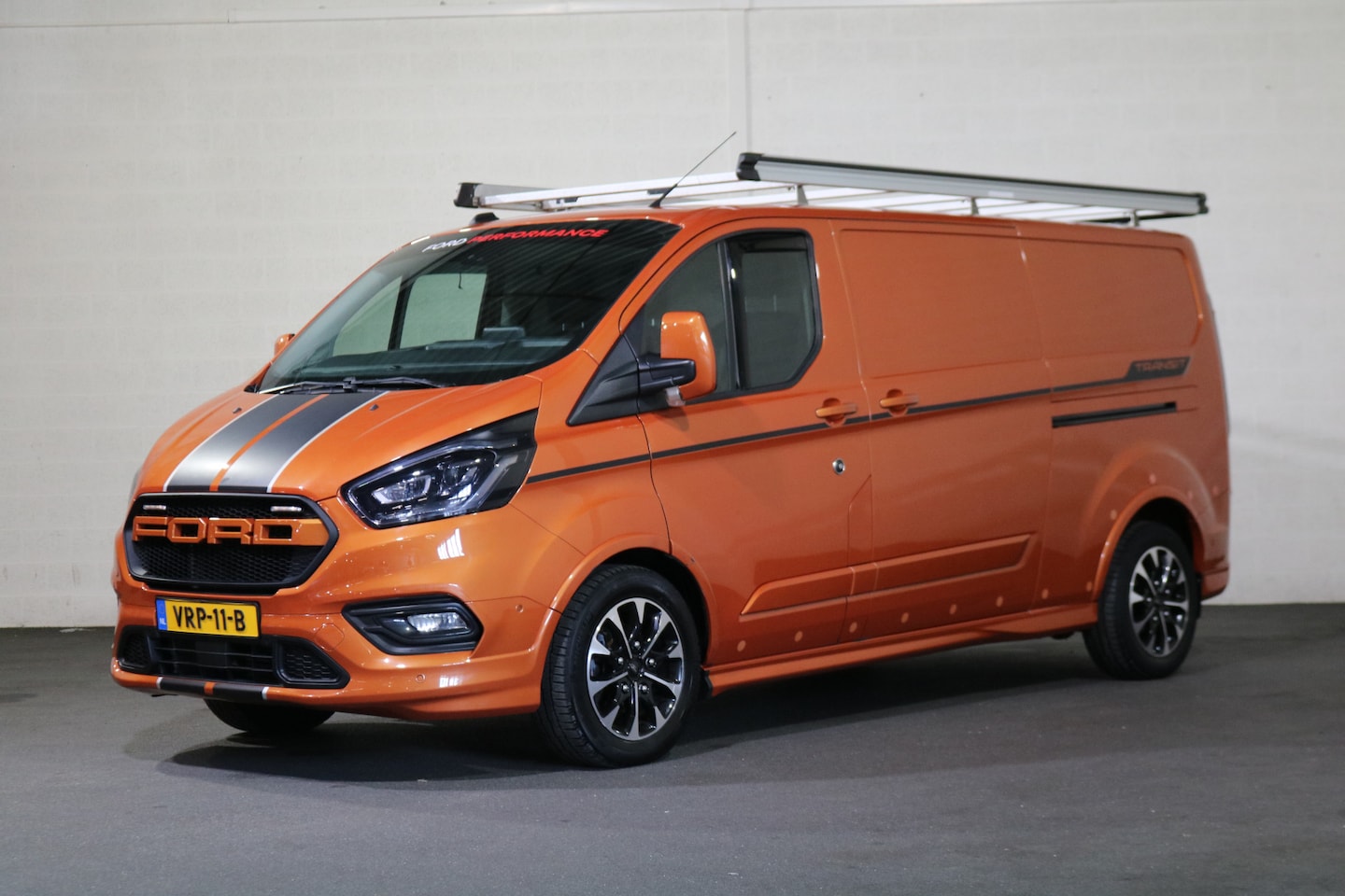 Ford Transit Custom - 2.0 TDci 185pk L2 H1 Sport Imperiaal - AutoWereld.nl