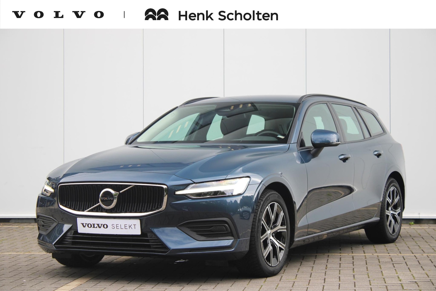 Volvo V60 - B3 Mild Hybrid 163PK AUT7 Essential *Unieke tellerstand* | Google Services | Semi Elektris - AutoWereld.nl